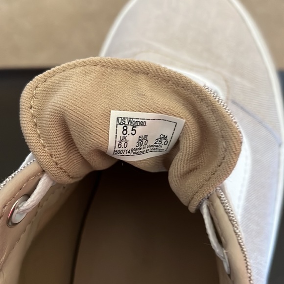 Vans size 8.5 - Picture 2 of 4